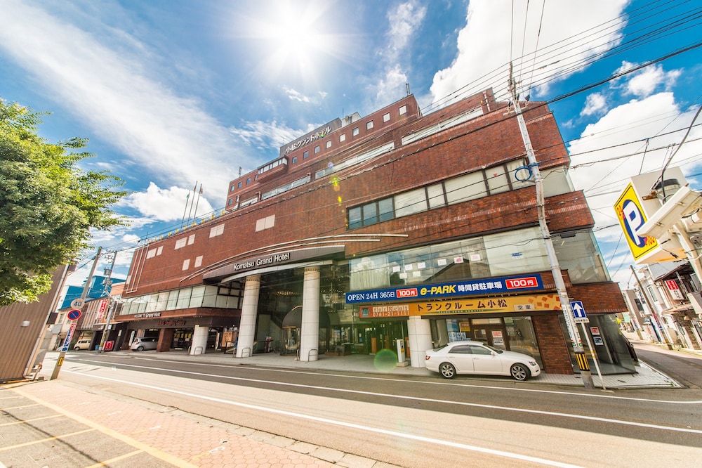 apa hotel komatsu grand