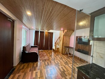 The Fig,Mukteshwar>>Kasiyalekh,2 star