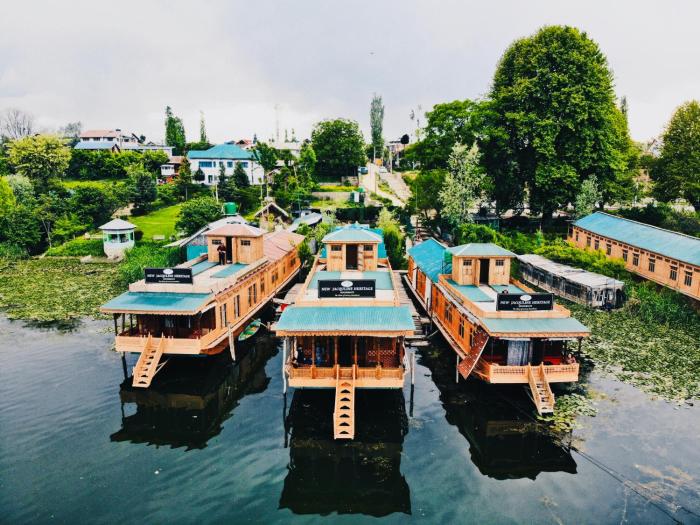 New Jacquline Heritage Houseboats Nigeen Lake