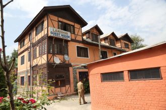 Lakshmi Guest House,Dal Lake>>Srinagar,1 star