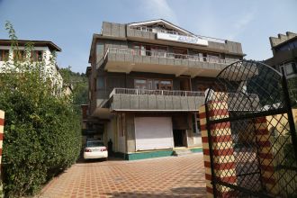 Hotel Aziz,Srinagar>>Jammu,3 star
