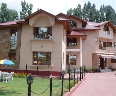 Hotel Alhamra Retreat,Pazzalpura,3 star