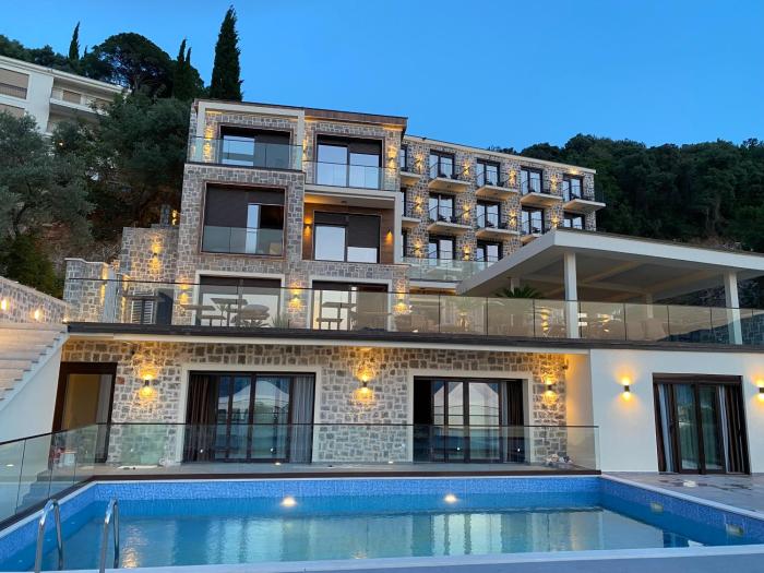 Agape Rose,Klinci>>Herceg Novi,2.5 star