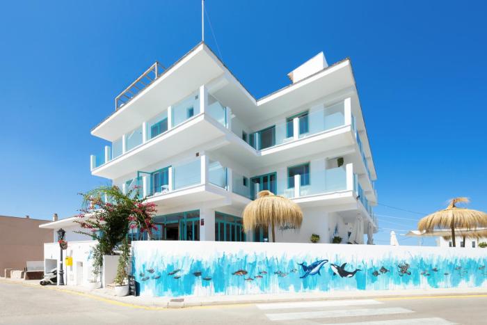 hostal cala llombards