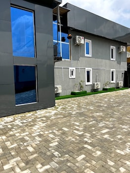 glandov suites and apartment