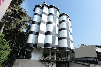 capital o 10611 hotel malabar illam