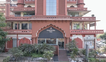 Whispering Palms Hotel,Sikar Road,3 star