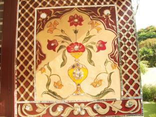 hathroi palace guest house