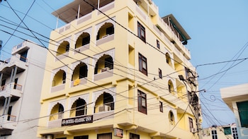 Hotel Classic Inn,Bani Park,3 star