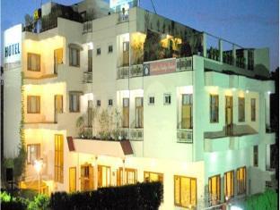 Chandra Pushp Palace,Belanganj>>Agra,1 star