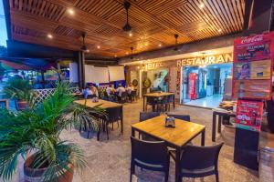 Hotel Dellhar Americano By Del Toro,Puerto Triunfo>>Doradal,3 star
