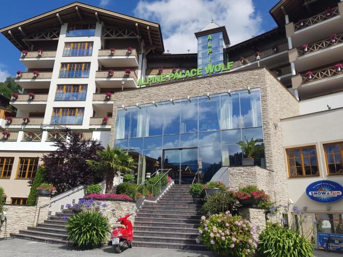 hotel alpine palace
