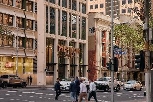 meriton suites king street melbourne