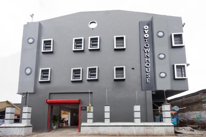 Townhouse Hotel Mannat International,Garden Reach>>Kolkata,2 star