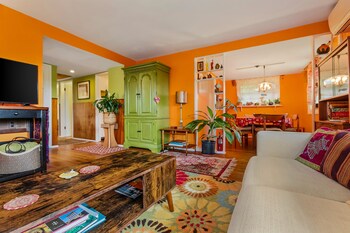 Boho Bliss Bungalow,Shoreline>>Seattle,0 star