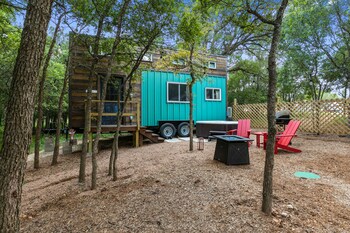 willie tiny home grillandfiretable