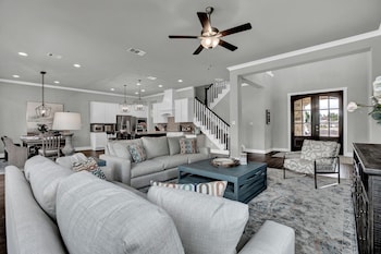 Stunning Luxury Lake Home With Waterfront & Dock!,Llano>>Horseshoe Bay,5 star