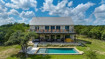 the point serene hill country views with pool and hot tub