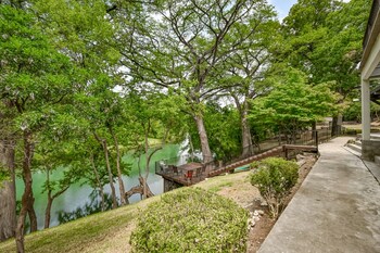 Luxury Riverfront Villa With Firepit & Gameroom!,United States Of America>>Canyon Lake,5 star