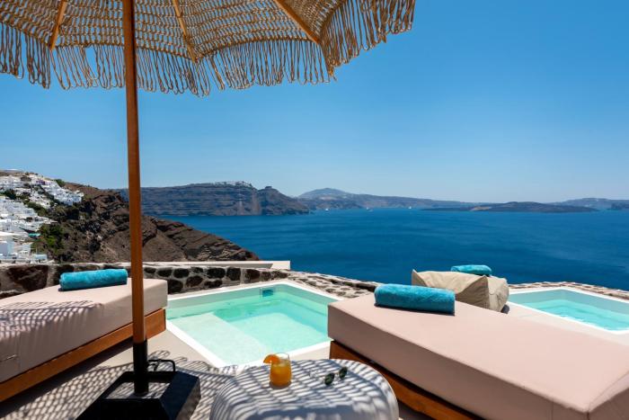 Twentyone Suites,Santorini>>Oia,4 star