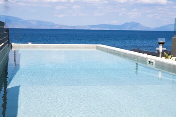 Theros Suites,Sikyona>>Kokkoni,3 star