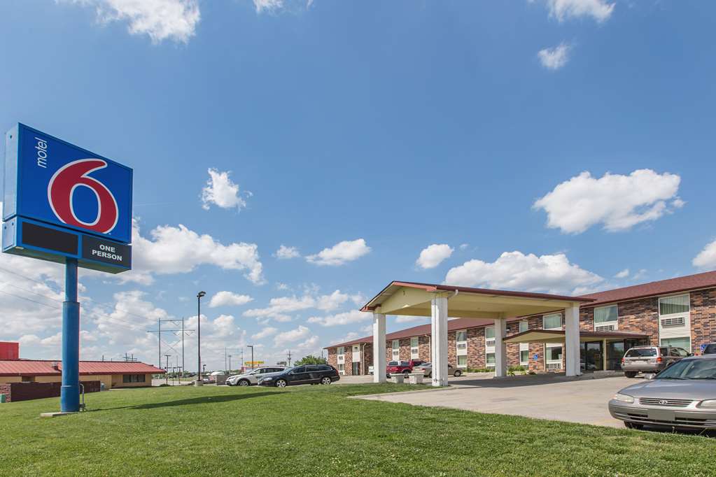 Motel 6 Omaha - Central,La Vista>>Douglas,2 star