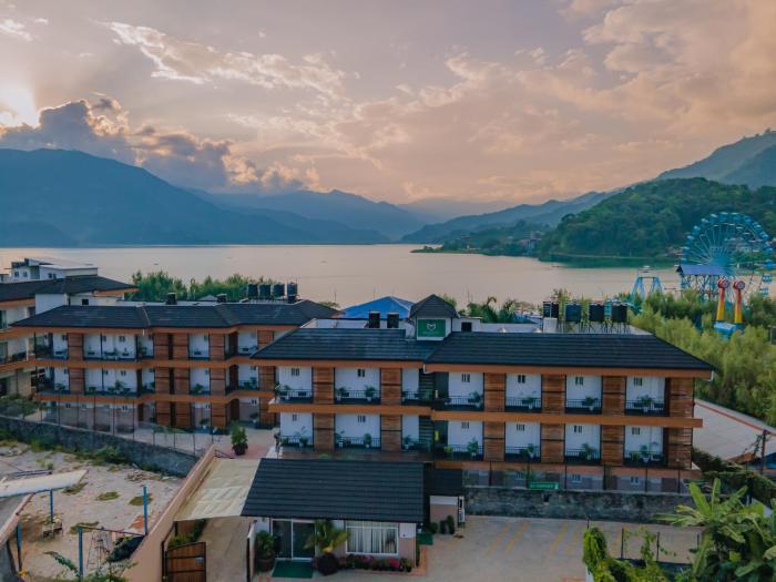 majestic lakefront hotel and suites