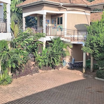 pacific cottages and guest house