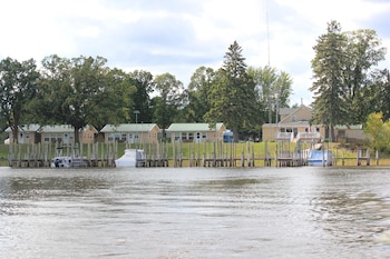 Ship's Wheel Resort,United States Of America>>Baudette,4.5 star