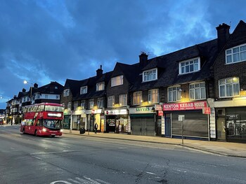 St Nicholas Hotel Kenton,Kenton>>Harrow,2.5 star