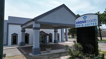 crossroads inn and suites