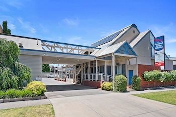 riverboat lodge motor inn