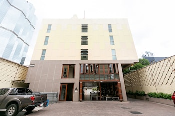 a room bangkok sathorn