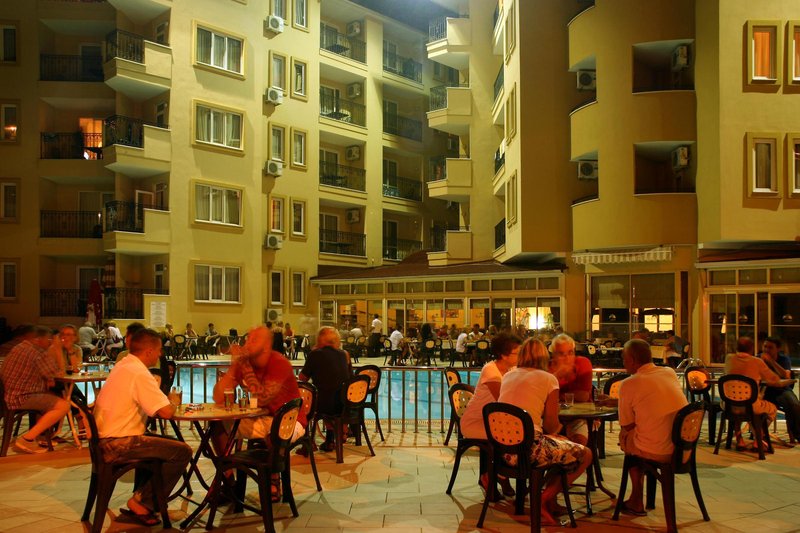 kleopatra royal palm hotel