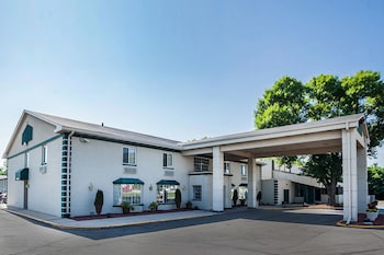 quality inn and suites des moines merle hay road