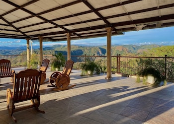 Hotel Y Restaurante La Perla,El Salvador>>Cacaopera,2 star