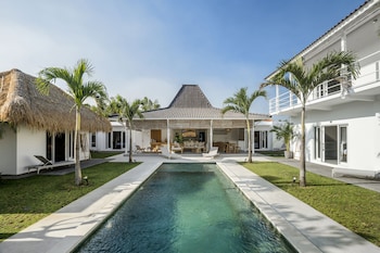 villa surga julie by alfred in bali
