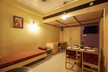 Hotel Saratharajans,Near Meenakshi Amman Temple,3 star