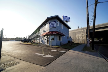 airport stay motel