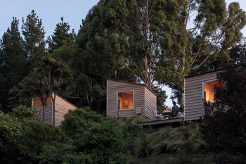 Russell's Cabins,Omihi>>Amberley,2 star