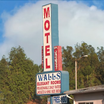 walls motel long beach