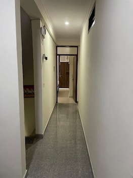 Roomshala 123 Happy Homes Saket,New Delhi>>Delhi,3 star