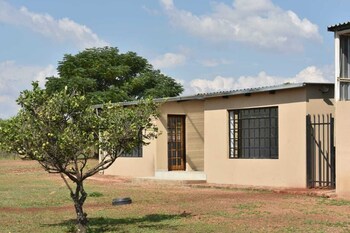 Sweetafrica Lodge,Pretoria>>Hartbeespoort,2 star