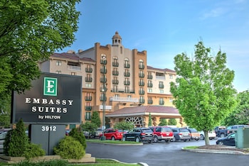 embassy suites by hilton indianapolis north