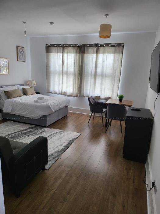 Immaculate 1-Bedroom In Greenhithe,Purfleet>>Greenhithe,0 star