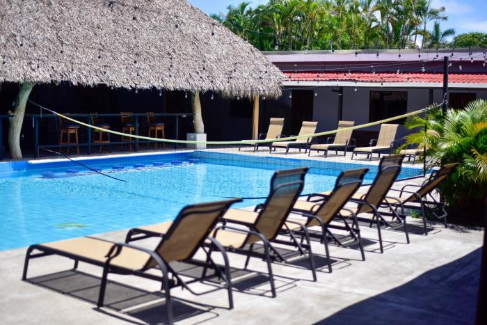 Coconuts One - Nightclub & Sports Bar On Site,Jacó>>Jaco,2.5 star