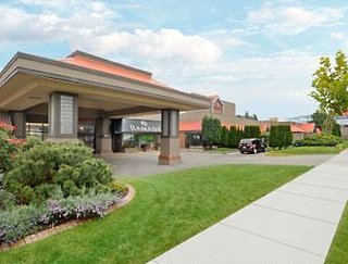 ramada hotel and conference center by wyndham kelowna