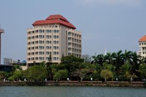 the gateway hotel marine drive ernakulam