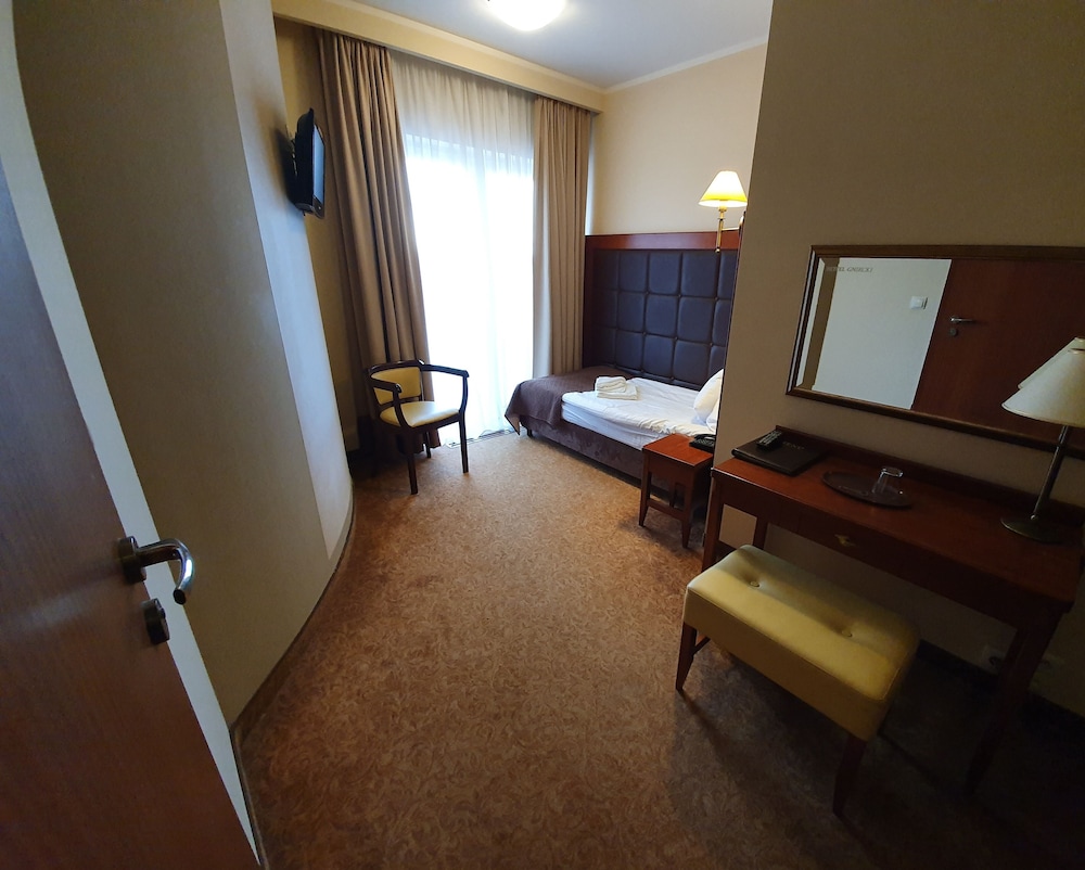 Gniecki Gdansk,Gdansk>>Elganowo,3 star