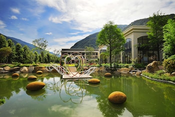 tai yi red maple resort